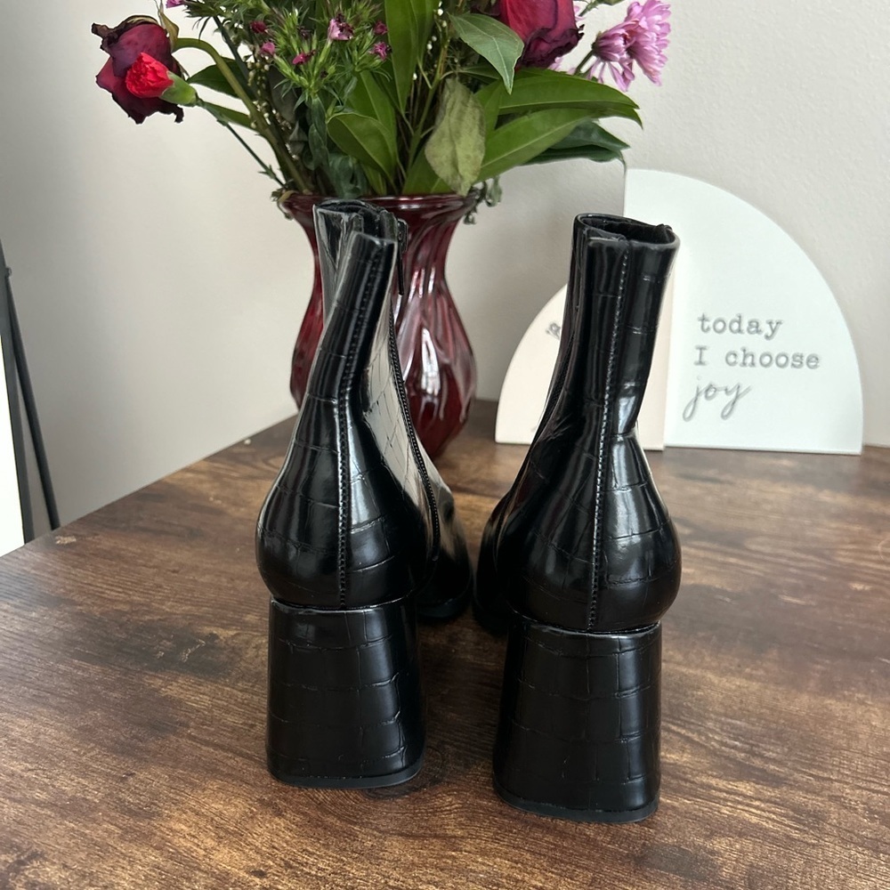 NWNT Madden Girl Black Croc-Pattern Ankle Booties - Picture 5 of 6